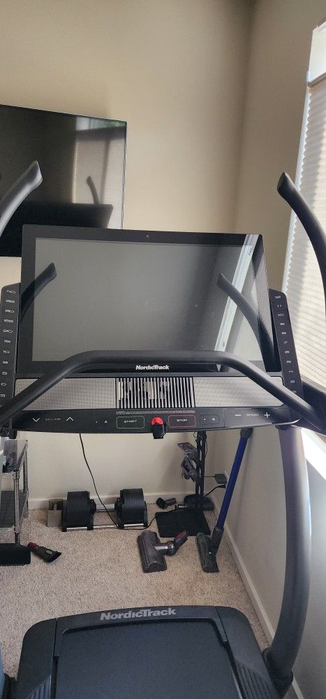 NordicTrack Commercial X32i Treadmill