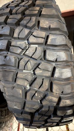 New BFG mud tire 295/70/17 Never Mounted