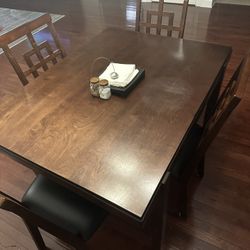 Kitchen/Dining room Table With 4 Chairs 