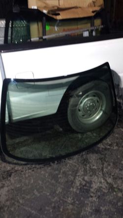 Back glass. 97-01 lexus ES 300 4 door