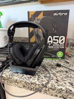 Wireless gaming headphones