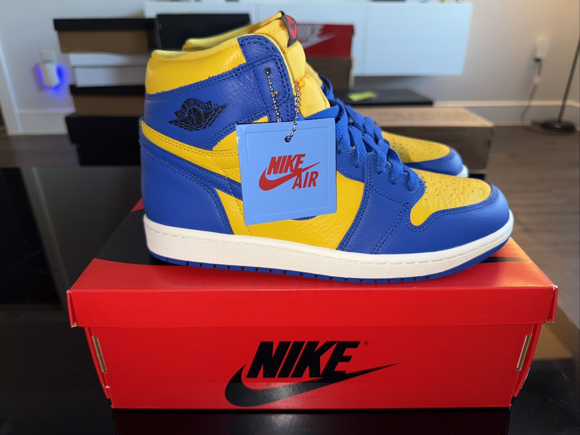 NEW AIR JORDAN 1 HIGH OG "REVERSE LANEY" W9.5 (M8)