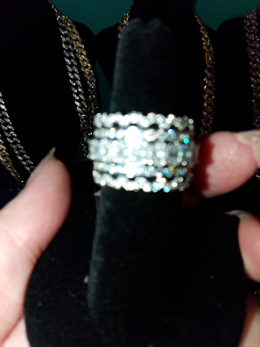 STUNNING SZ-7 STERLING SILVER AND MOISSANITE WIDE BAND LACE END RING!