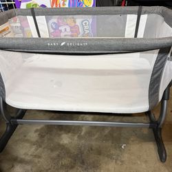 Baby bassinet / baby crib