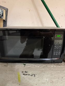 (PENDING) Insignia Microwave