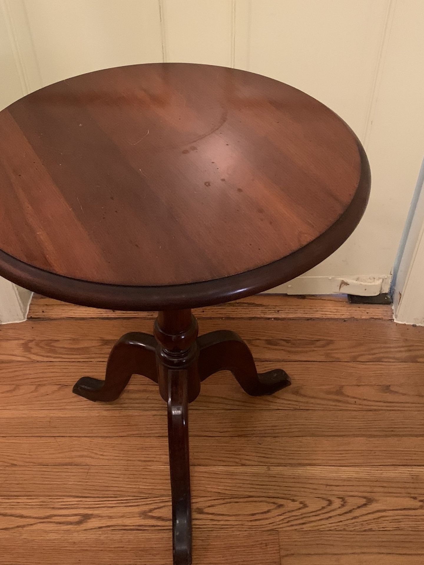 Antique Queen Anne Circle Tilt Top Table