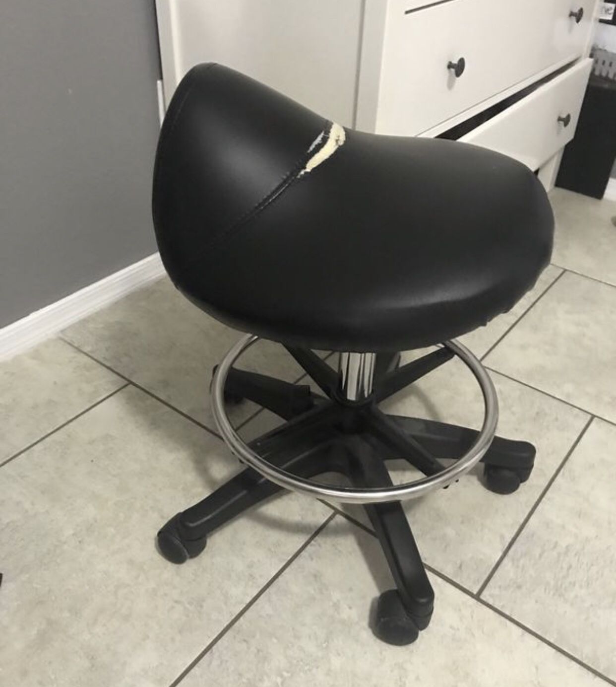 Saddle stool