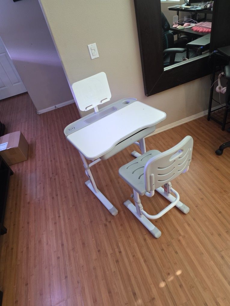 Kids Desk And Chair