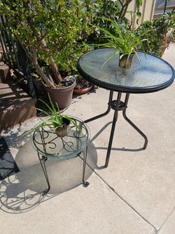 2 Garden tables (including plants 🪴)