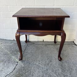Vintage Bombay Company Queen Anne-style mahogany side table