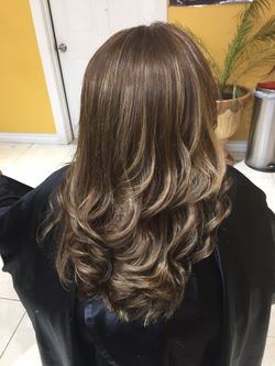 Médium blonde balayage