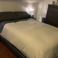 Dania Queen Bedroom Set