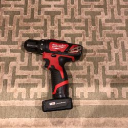 Milwaukee drill driver with 12 v 4 Ah battery no charger