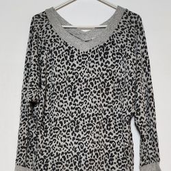 Women's Grey V-neck Cheetah Animal Print Top Size 1X