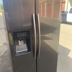 Samsung Side By Side Refrigerator With Water And Ice 