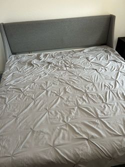 Cama king con Colchon , y copete. Poco uso
