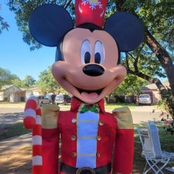 Brand New Life Size Mickey Mouse Animatronic Plays Music And Moves Asking 700.00 Cash 