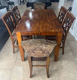 Dining Table w/6 Chairs and Built-In Leaf