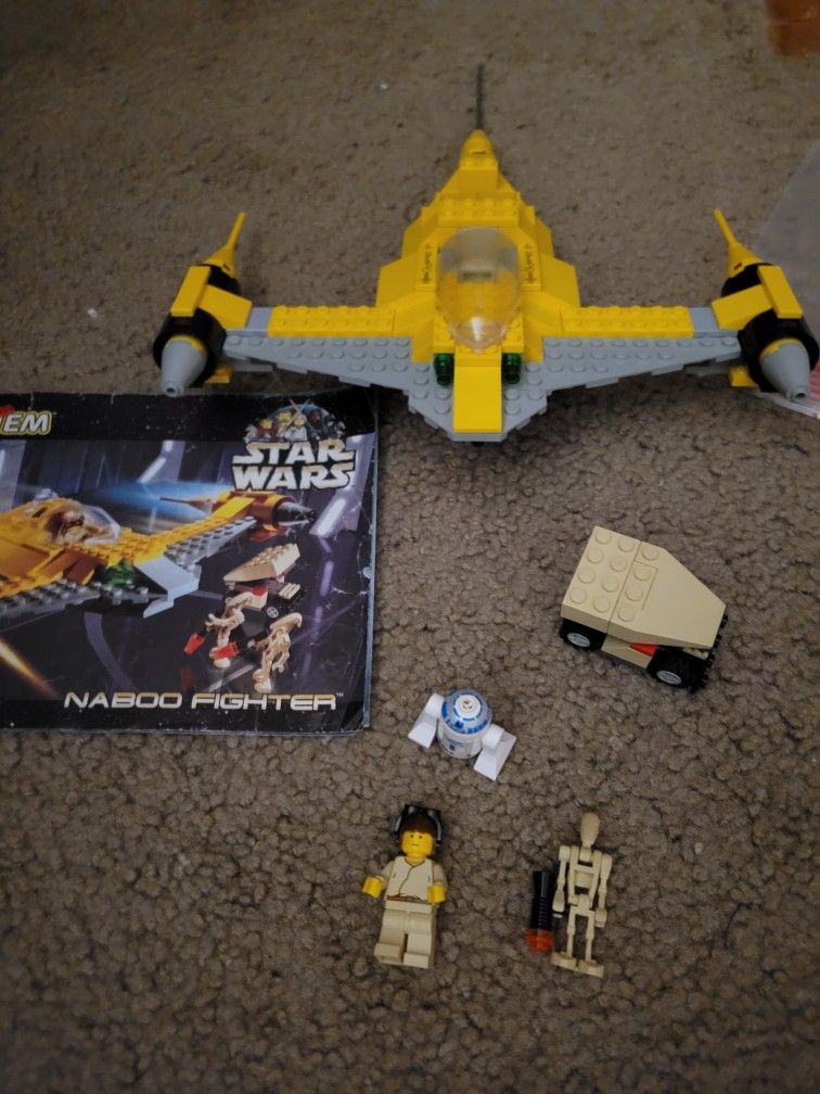 LEGO Star Wars: Naboo Fighter (7141) No box, instructions. 99% Complete. the only thing missing is an android