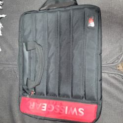 Swiss Gear Wegner Over The Shoulder Bag Unisex Laptop Messenger Case