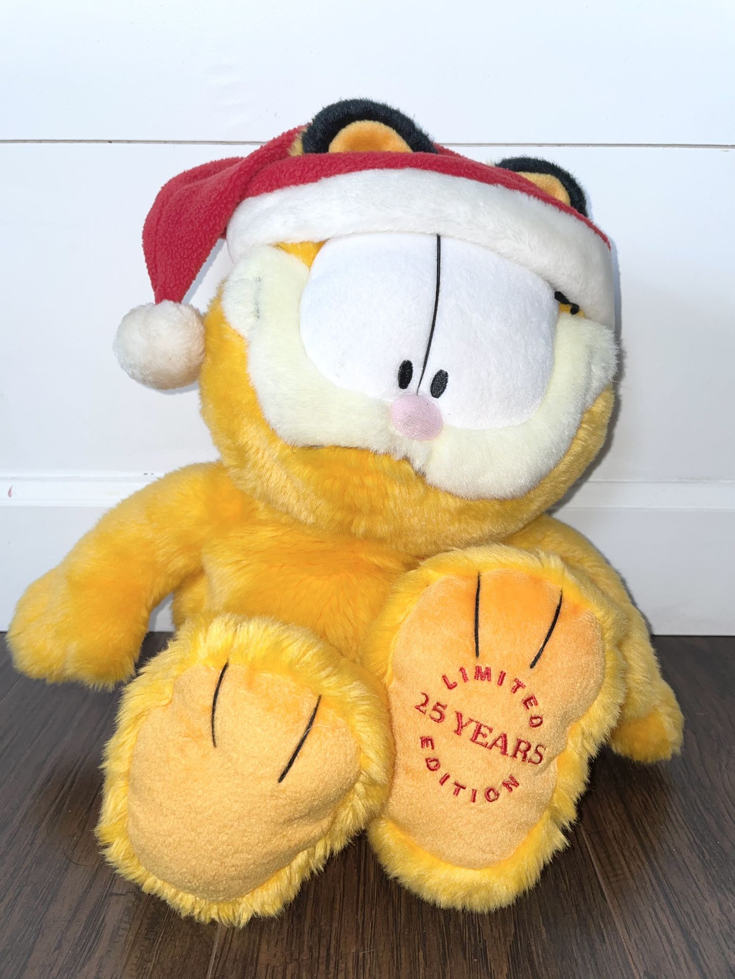 Garfield & Odie 25th Anniversary Christmas Limited Edition Plush Macys 18in.