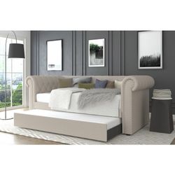 Warehouse Clearance Sale! Brand New Twin Size Daybed With Trundle **NO MATTRESSES**