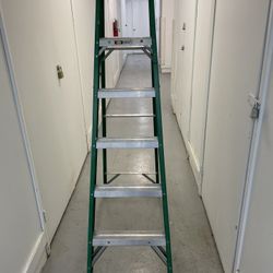 Louisville 6ft Fiberglass Ladder Excellent 