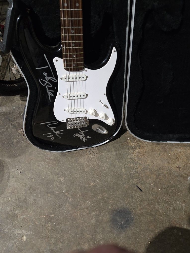 Signed By All Three Blink 182 Members. Guitar Never Played. Mint Condition