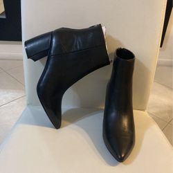 Women’s Black Leather Boots Size 9  STEVE  MADDEN 