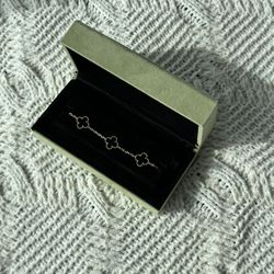 Van Cleef & Arpels Alhambra black w/ yellow gold 