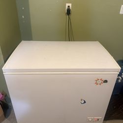 Igloo Model: FRF925 -SM