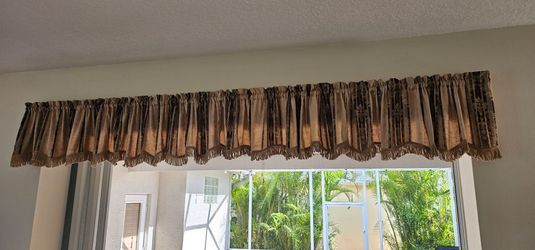 Beautiful JCPenney Valance – Gold/Bronze with Tassel Trim