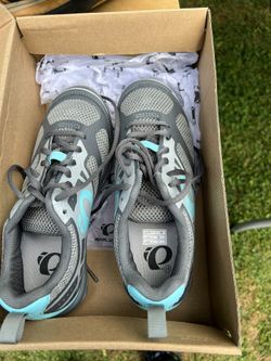 Pearl Izumi Women’s SPD Bicycle Shoes For Sale