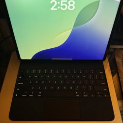 12.9 Apple Magic Keyboard 