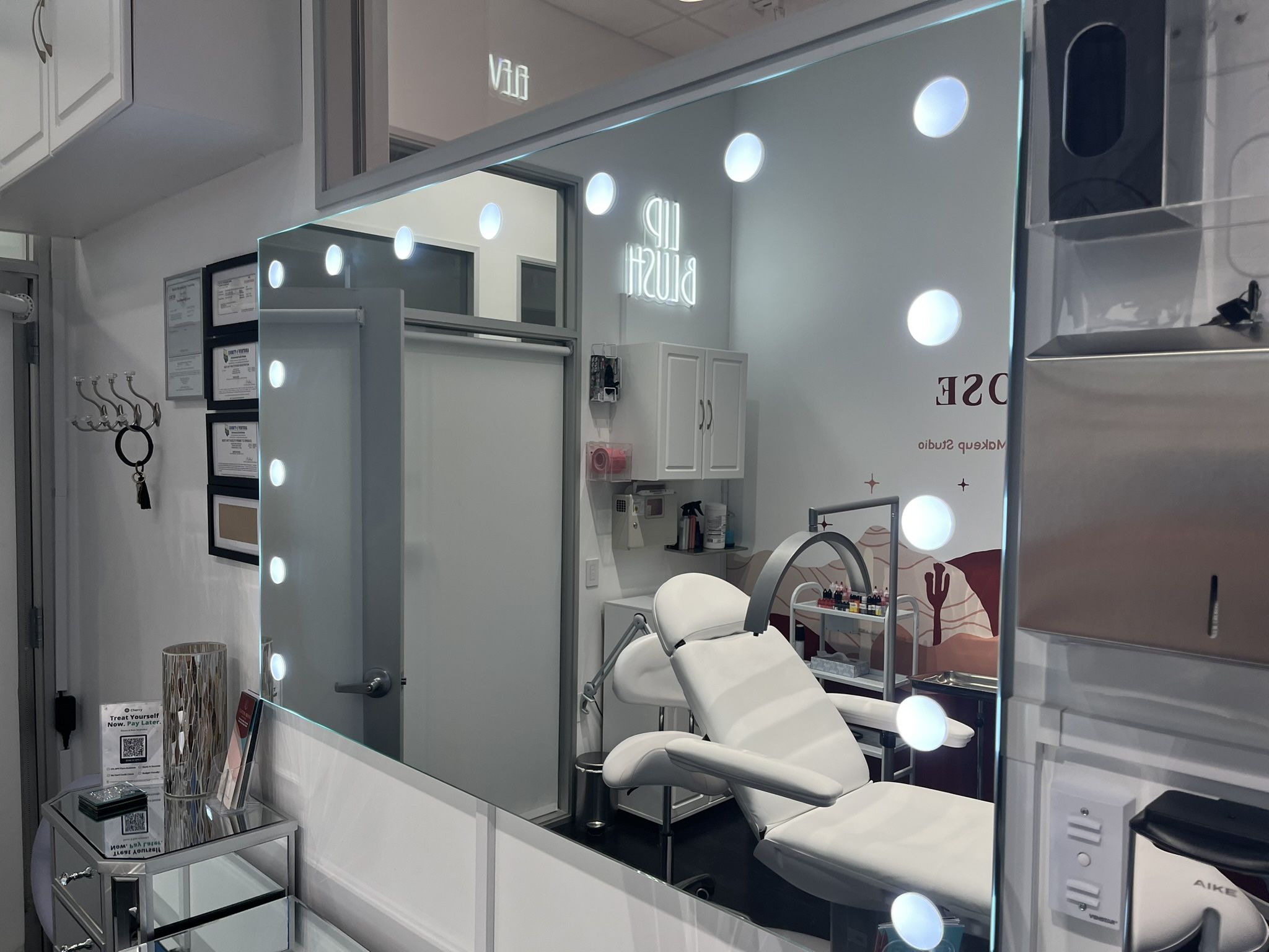 Large Bathroom/Beauty Salon Lighted Mirror