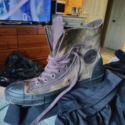 Brand NEW CHUCKS Mens 9 (Fits Like A 10)