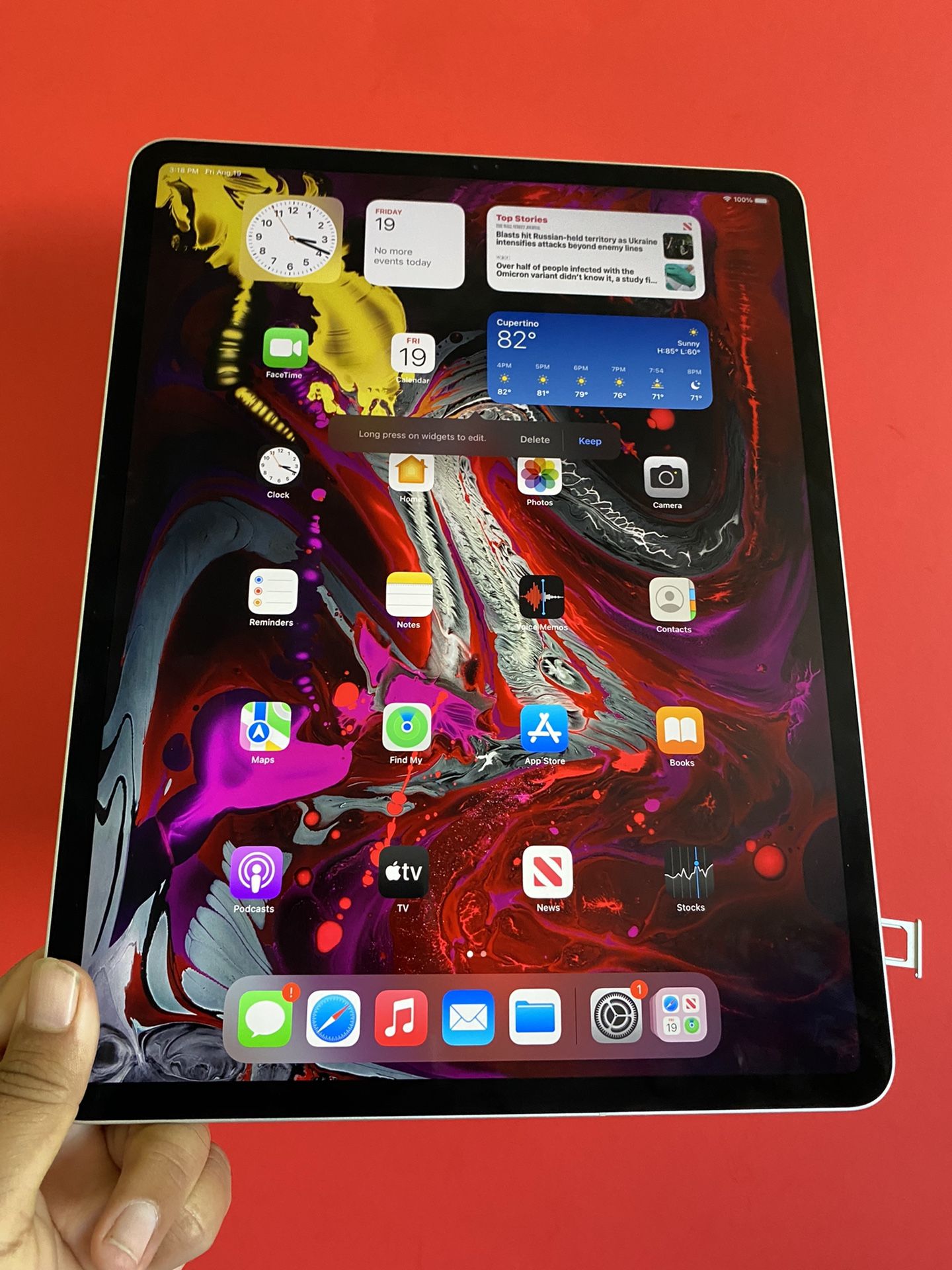 Apple IPad Pro 12.9” 3rd Generation (Face ID/Liquid Retina /2018 model) WiFi + cellular (AT&T/ T mobile/ Verizon) keyboard & Accessories