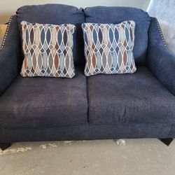 LOVESEAT Very Pretty