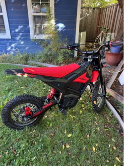 Yo ma in10 E-bike red and black