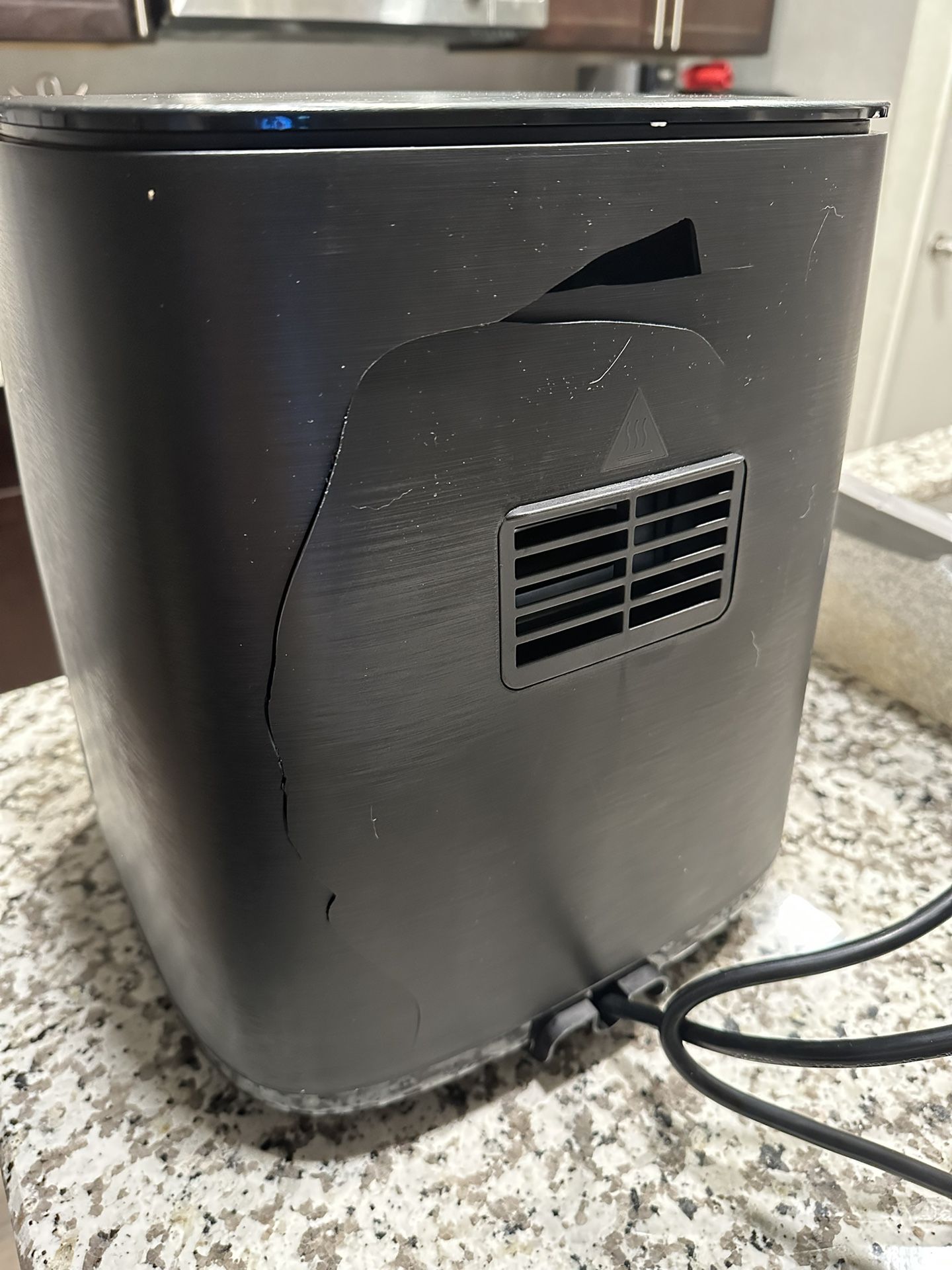 Aria Premium 2 Qt. Retro Style Ceramic Air Fryer, Black/Stainless Trim for  Sale in Phoenix, AZ - OfferUp