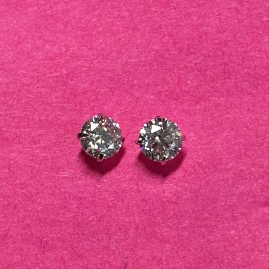 ✨ Dainty Moissanite Stud Earrings – 925 Sterling Silver ✨