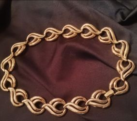 Gold tone 1970s necklace marked