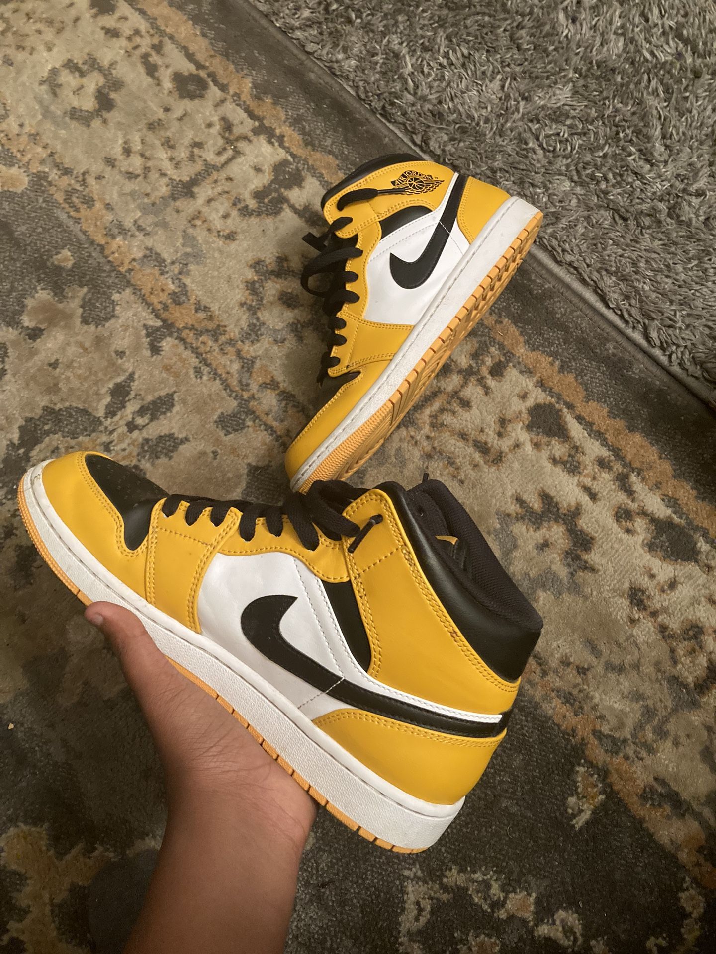 Air Jordan Mid 'Reverse Yellow Toe'