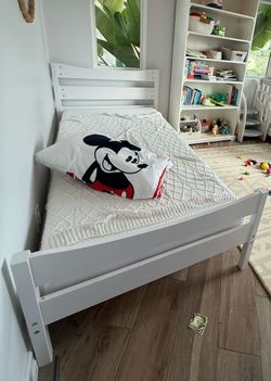 White wood twin bed frame