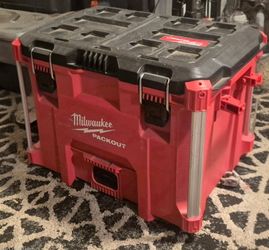 Milwauikee packout tool chest