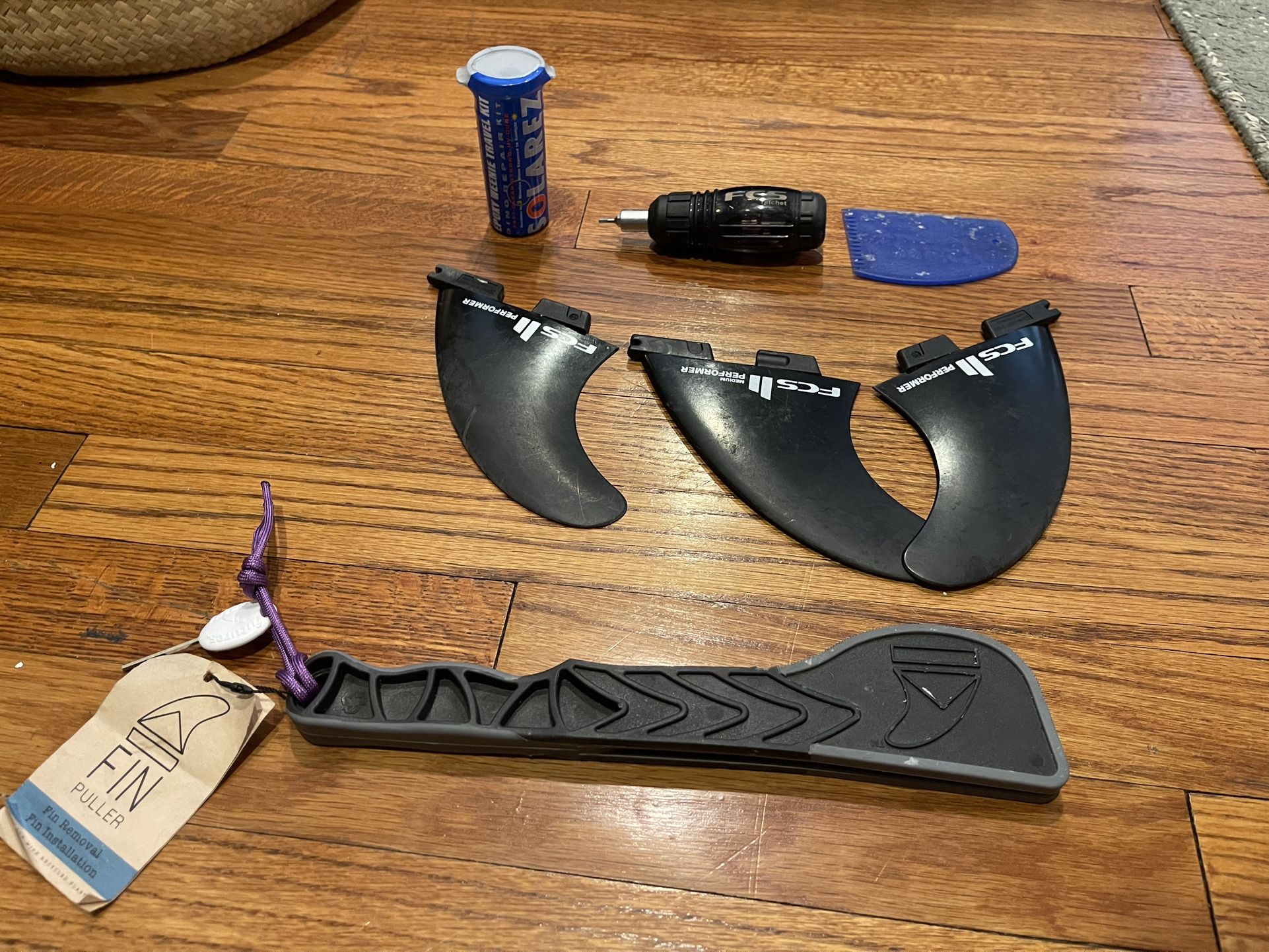Surfboard Gear deal! - 3 Fins, 1 Fin Puller, 1 Kit, 1 Ratchet Tool