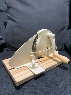 Bread slicer manual adjustable hand crank
