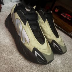 Yeezy 700s size 11.5