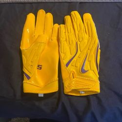 LSU M Yellow Gloves