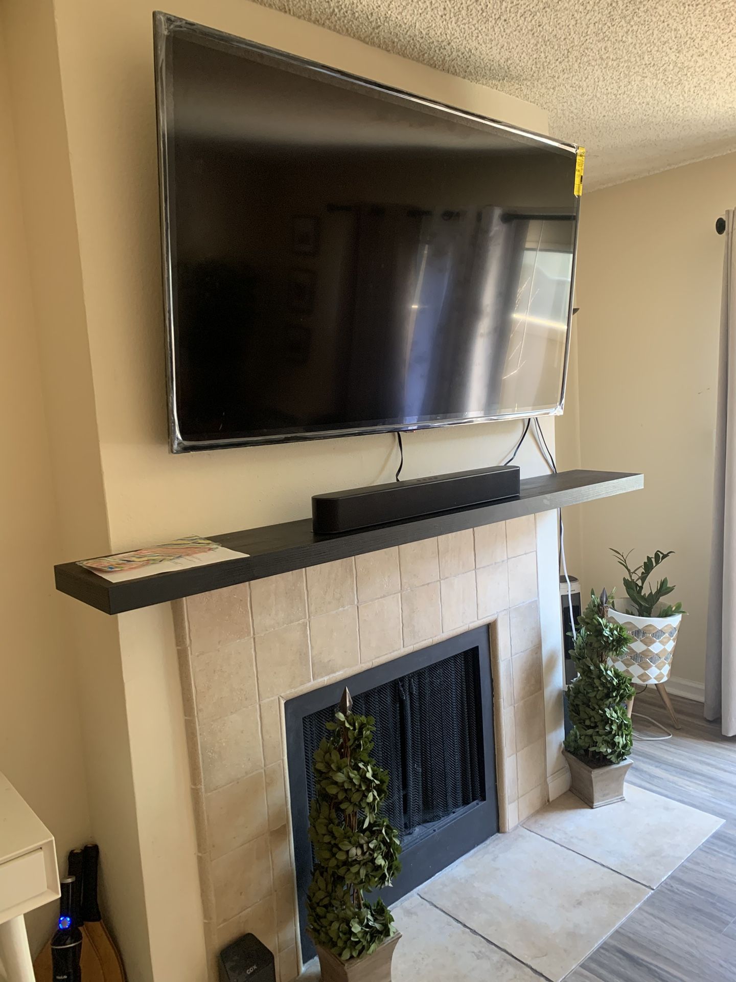 Smart TVs With swivel & Standard Brackets